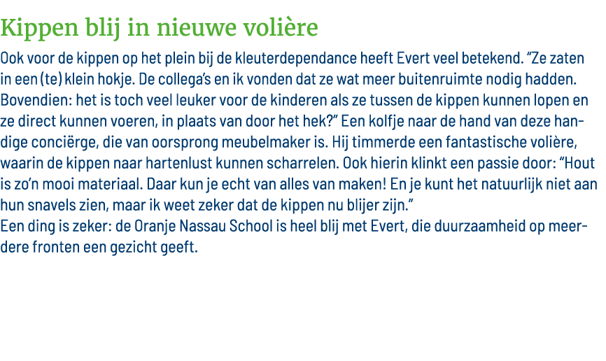 Kippen blij in nieuwe volière Ook voor de kippen op het plein bij de kleuterdependance heeft Evert veel betekend   Ze   